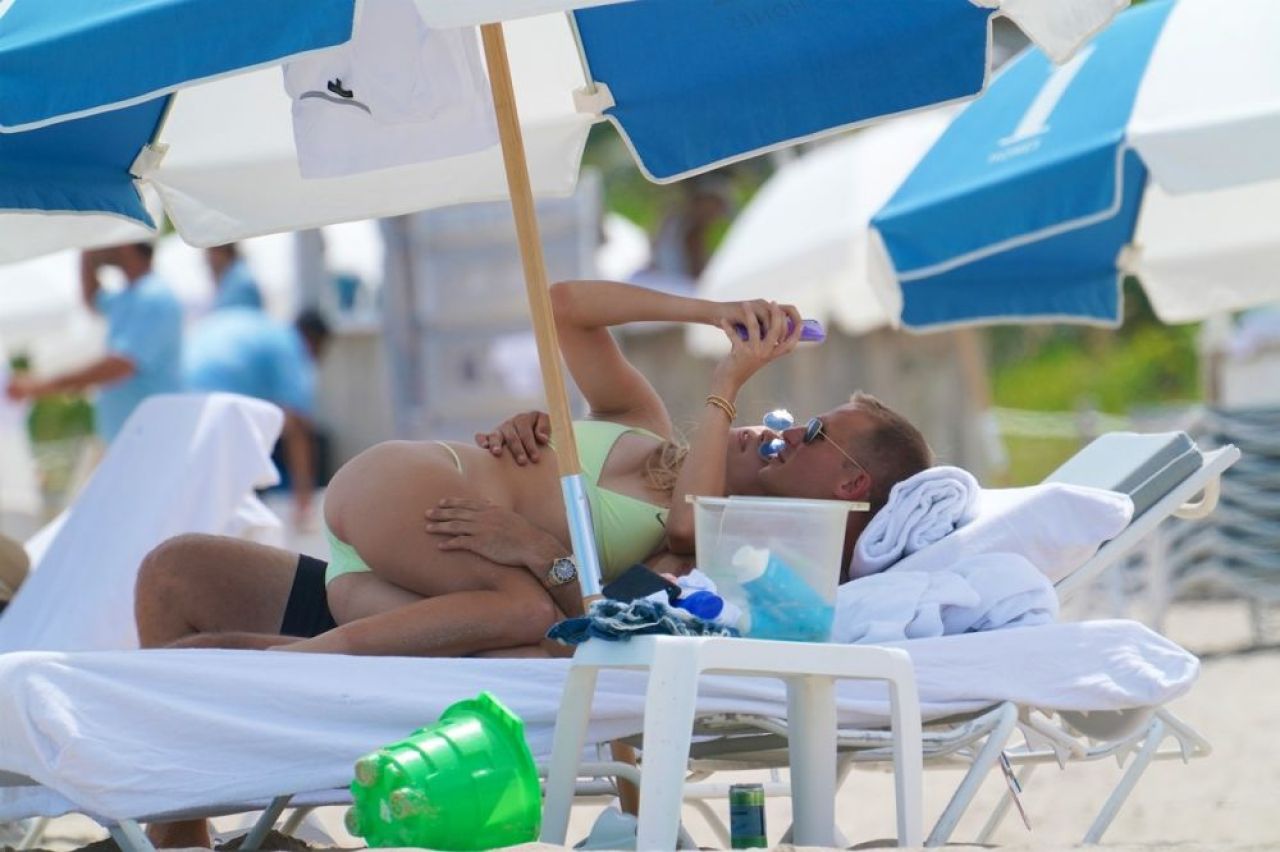 Cine e milionarul care o consoleaza pe Eugenie Bouchard dupa 12 infrangeri la rand. Au aparut pentru prima data in public. FOTO_7