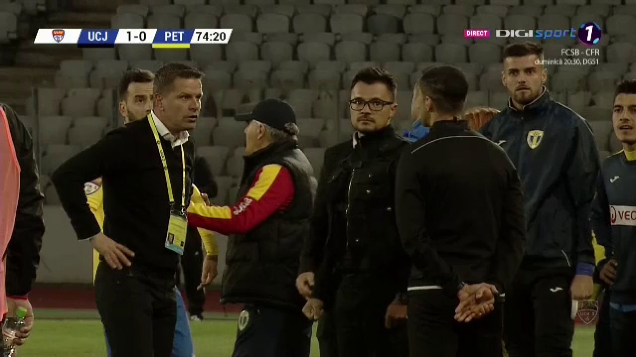 U CLUJ - PETROLUL 4-0 | Flavius Stoican a facut SCANDAL la CLUJ! A protestat vehement la adresa arbitrilor! Scene HALUCINANTE pe Cluj Arena! FOTO_1