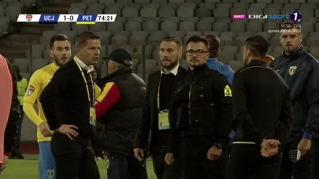 U CLUJ - PETROLUL 4-0 | Flavius Stoican a facut SCANDAL la CLUJ! A protestat vehement la adresa arbitrilor! Scene HALUCINANTE pe Cluj Arena! FOTO_3