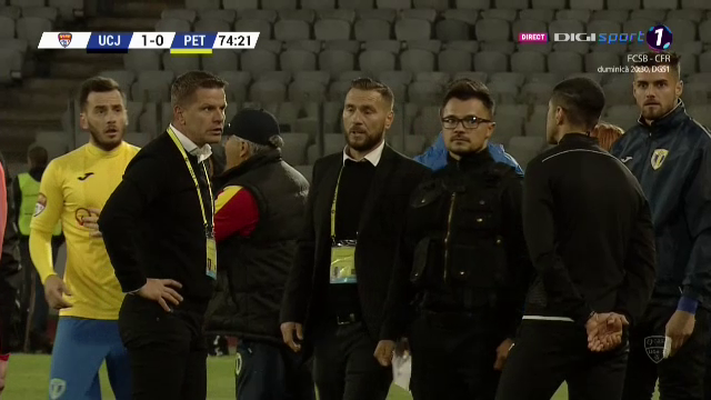 U CLUJ - PETROLUL 4-0 | Flavius Stoican a facut SCANDAL la CLUJ! A protestat vehement la adresa arbitrilor! Scene HALUCINANTE pe Cluj Arena! FOTO_4