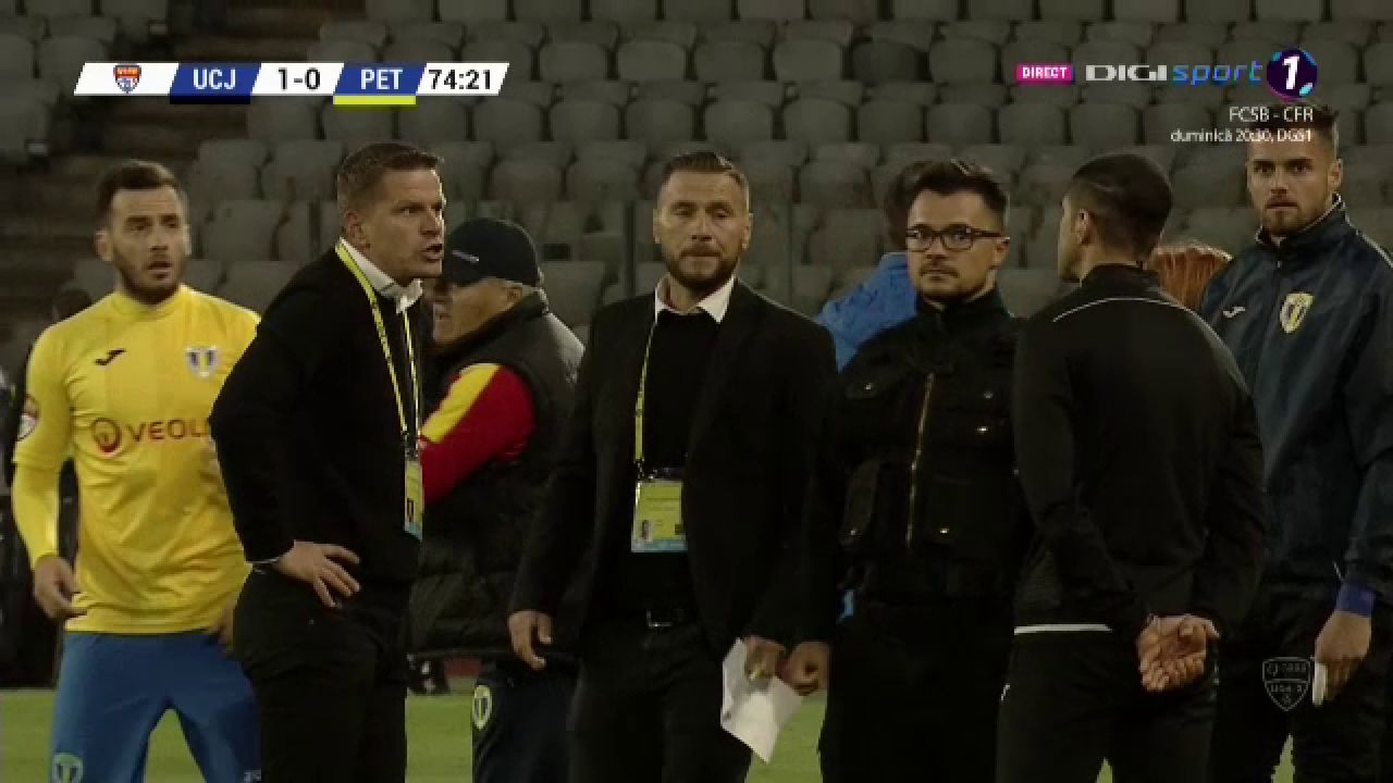 U CLUJ - PETROLUL 4-0 | Flavius Stoican a facut SCANDAL la CLUJ! A protestat vehement la adresa arbitrilor! Scene HALUCINANTE pe Cluj Arena! FOTO_5
