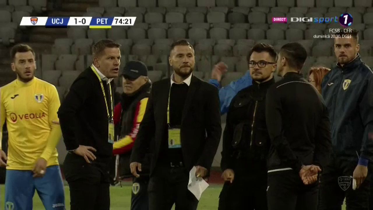 U CLUJ - PETROLUL 4-0 | Flavius Stoican a facut SCANDAL la CLUJ! A protestat vehement la adresa arbitrilor! Scene HALUCINANTE pe Cluj Arena! FOTO_6