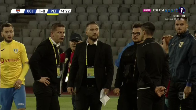 U CLUJ - PETROLUL 4-0 | Flavius Stoican a facut SCANDAL la CLUJ! A protestat vehement la adresa arbitrilor! Scene HALUCINANTE pe Cluj Arena! FOTO_7