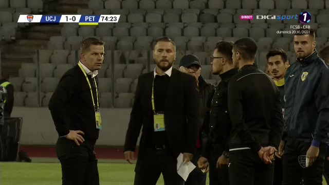 U CLUJ - PETROLUL 4-0 | Flavius Stoican a facut SCANDAL la CLUJ! A protestat vehement la adresa arbitrilor! Scene HALUCINANTE pe Cluj Arena! FOTO_14