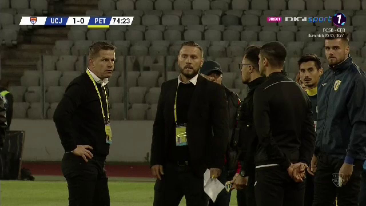 U CLUJ - PETROLUL 4-0 | Flavius Stoican a facut SCANDAL la CLUJ! A protestat vehement la adresa arbitrilor! Scene HALUCINANTE pe Cluj Arena! FOTO_15