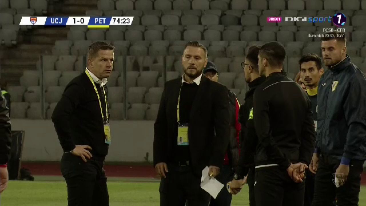 U CLUJ - PETROLUL 4-0 | Flavius Stoican a facut SCANDAL la CLUJ! A protestat vehement la adresa arbitrilor! Scene HALUCINANTE pe Cluj Arena! FOTO_16