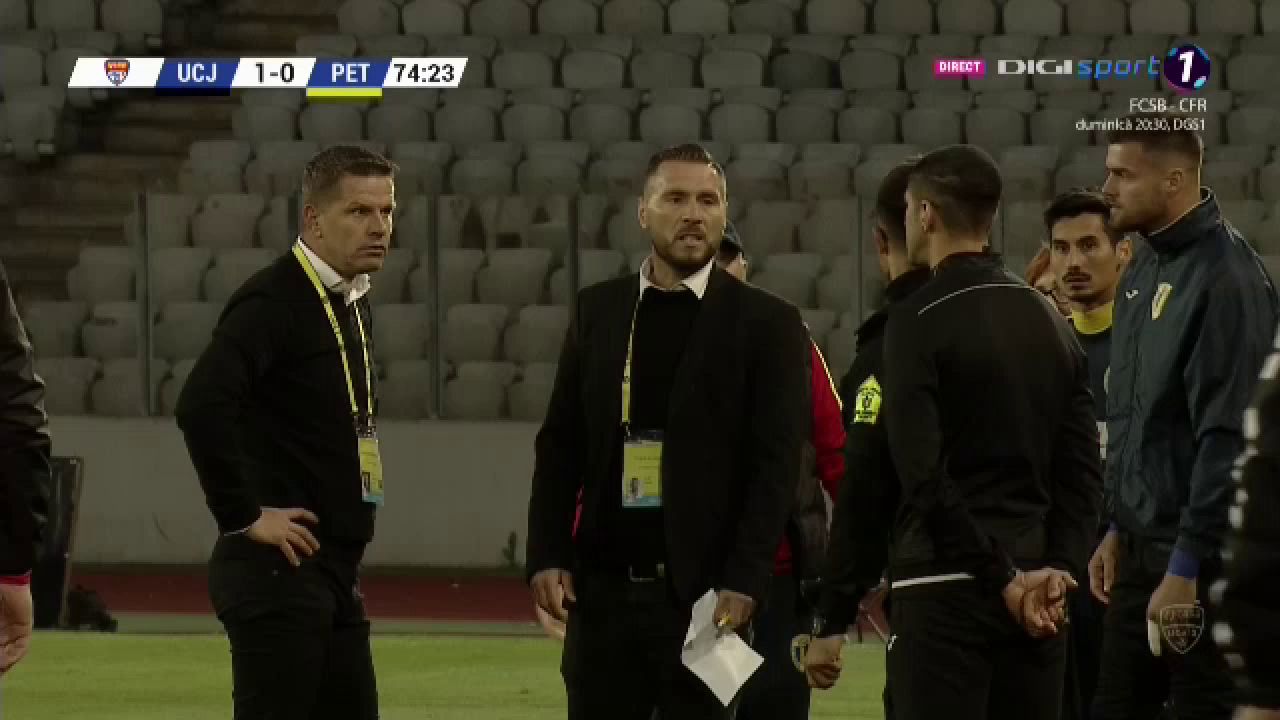 U CLUJ - PETROLUL 4-0 | Flavius Stoican a facut SCANDAL la CLUJ! A protestat vehement la adresa arbitrilor! Scene HALUCINANTE pe Cluj Arena! FOTO_17