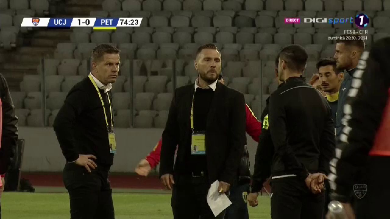 U CLUJ - PETROLUL 4-0 | Flavius Stoican a facut SCANDAL la CLUJ! A protestat vehement la adresa arbitrilor! Scene HALUCINANTE pe Cluj Arena! FOTO_18