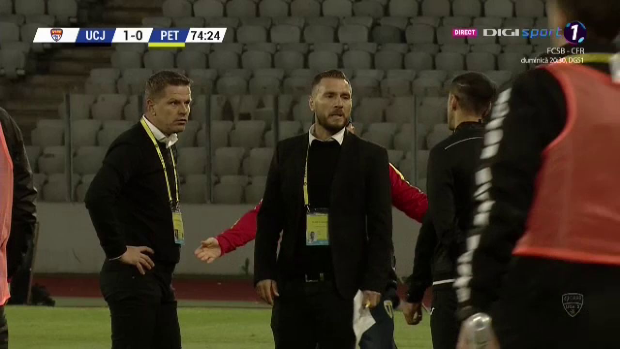 U CLUJ - PETROLUL 4-0 | Flavius Stoican a facut SCANDAL la CLUJ! A protestat vehement la adresa arbitrilor! Scene HALUCINANTE pe Cluj Arena! FOTO_19
