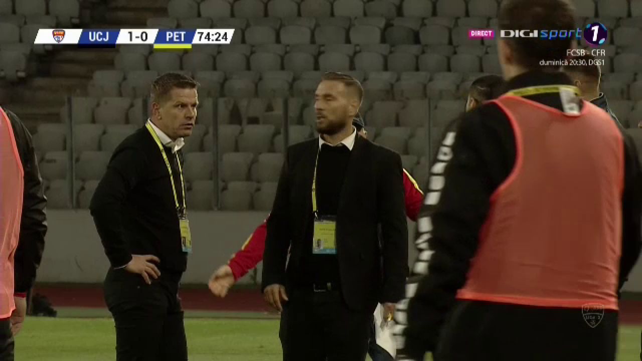 U CLUJ - PETROLUL 4-0 | Flavius Stoican a facut SCANDAL la CLUJ! A protestat vehement la adresa arbitrilor! Scene HALUCINANTE pe Cluj Arena! FOTO_20
