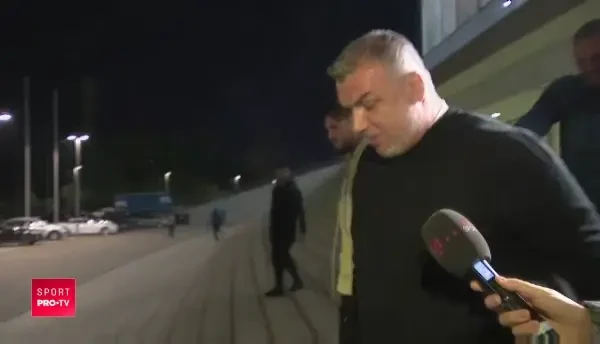 "Vorbim aiurea, asa?!" Aparitie SURPRIZA a lui Olaroiu pe National Arena la derby-ul FCSB - CFR! Ce a spus la plecare