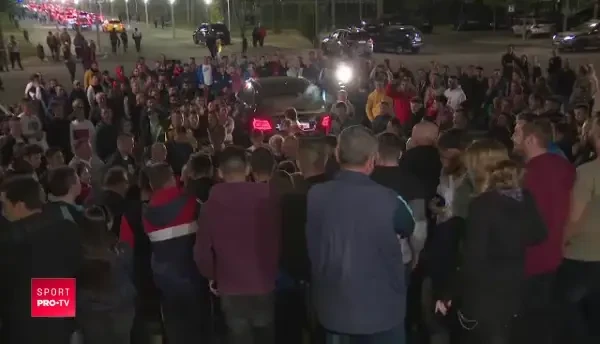 IAR PE MASINA, sus pe LIMUZINA! Becali s-a urcat pe SUPER bolidul de peste 200 000 de euro la finalul meciului cu CFR