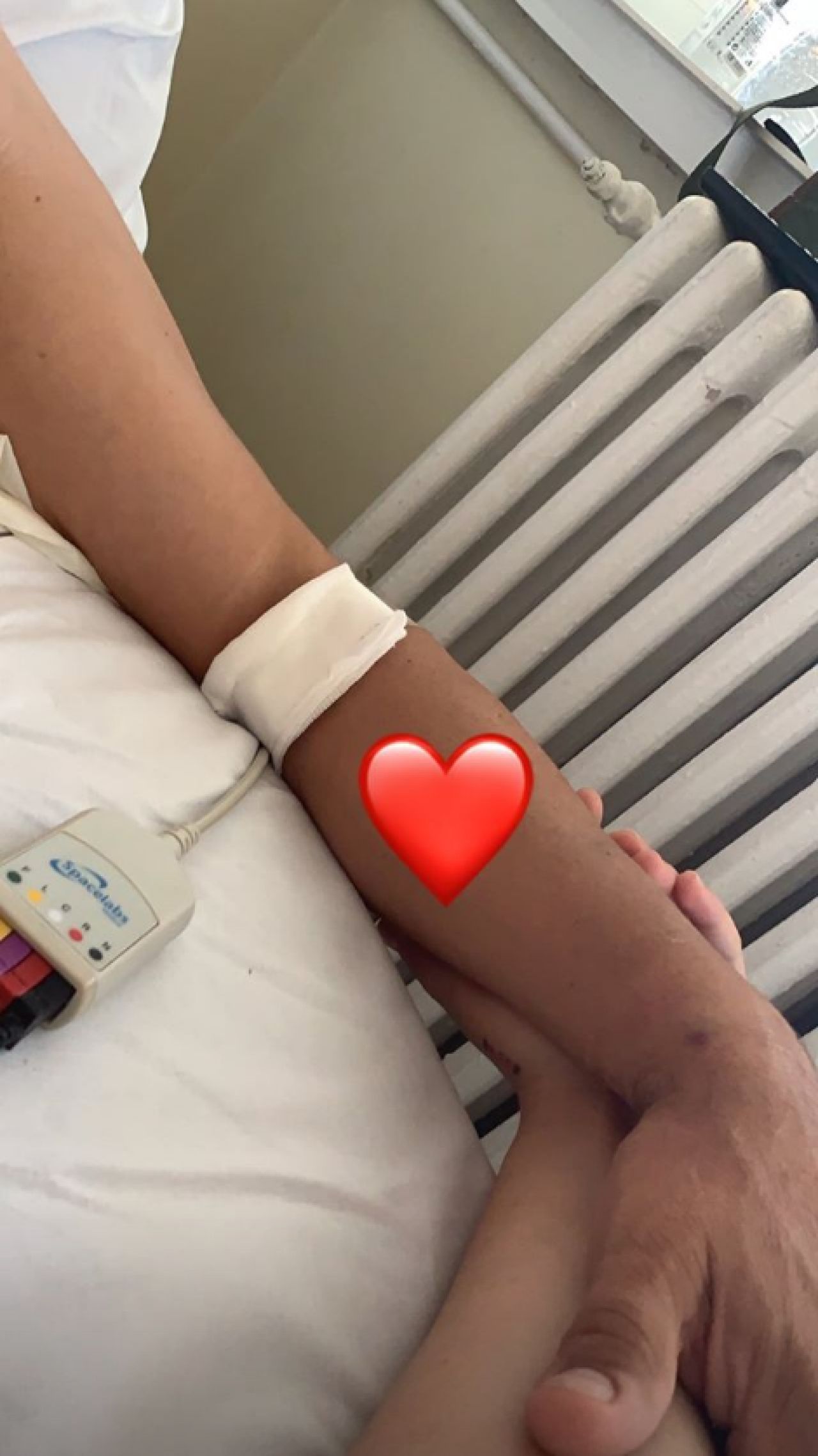 Imaginea emotionanta postata de fiica lui Gabi Balint din spital! Mesajul postat de Denisa. FOTO_1