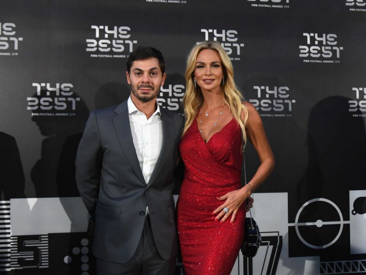 Messi? Cine? :) Lady in red! Femeia care a blocat Gala FIFA The Best: a intors privirile | FOTO SPECTACULOS_3