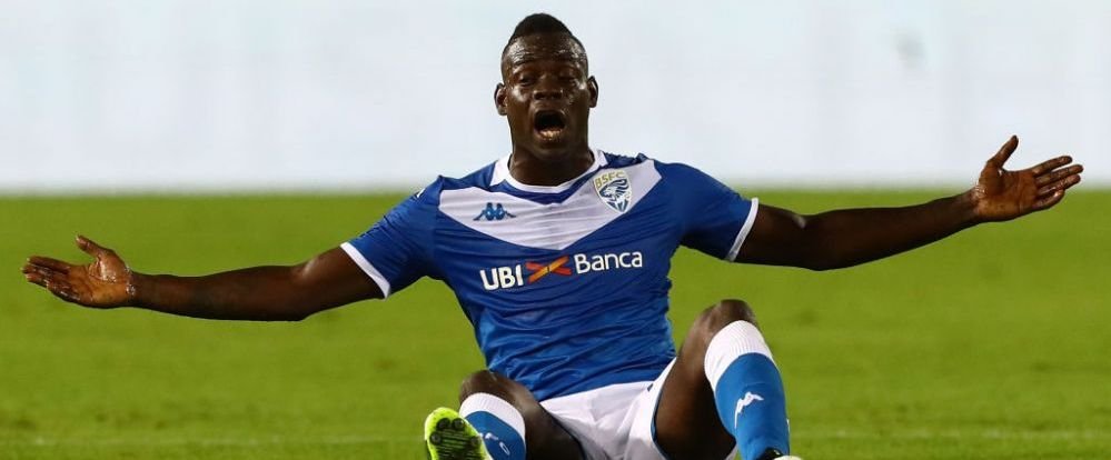 VIDEO | MARIO BALOTELLI o comite din nou! Atacantul a fumat la vestiare inaintea partidei Brescia - Juventus