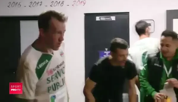 "CE ECHIPA AVEEEM! NE FACE SA BEM!!!" Nebunie totala in vestiarul Virusilor care au eliminat Viitorul din Cupa! Ce s-a intamplat la Sanatatea: VIDEO