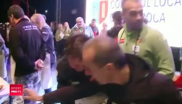 Cursa pentru Master Chef! Pilotii de la Raliul Transilvaniei au trecut pe la cratita inainte sa incinga motoarele.