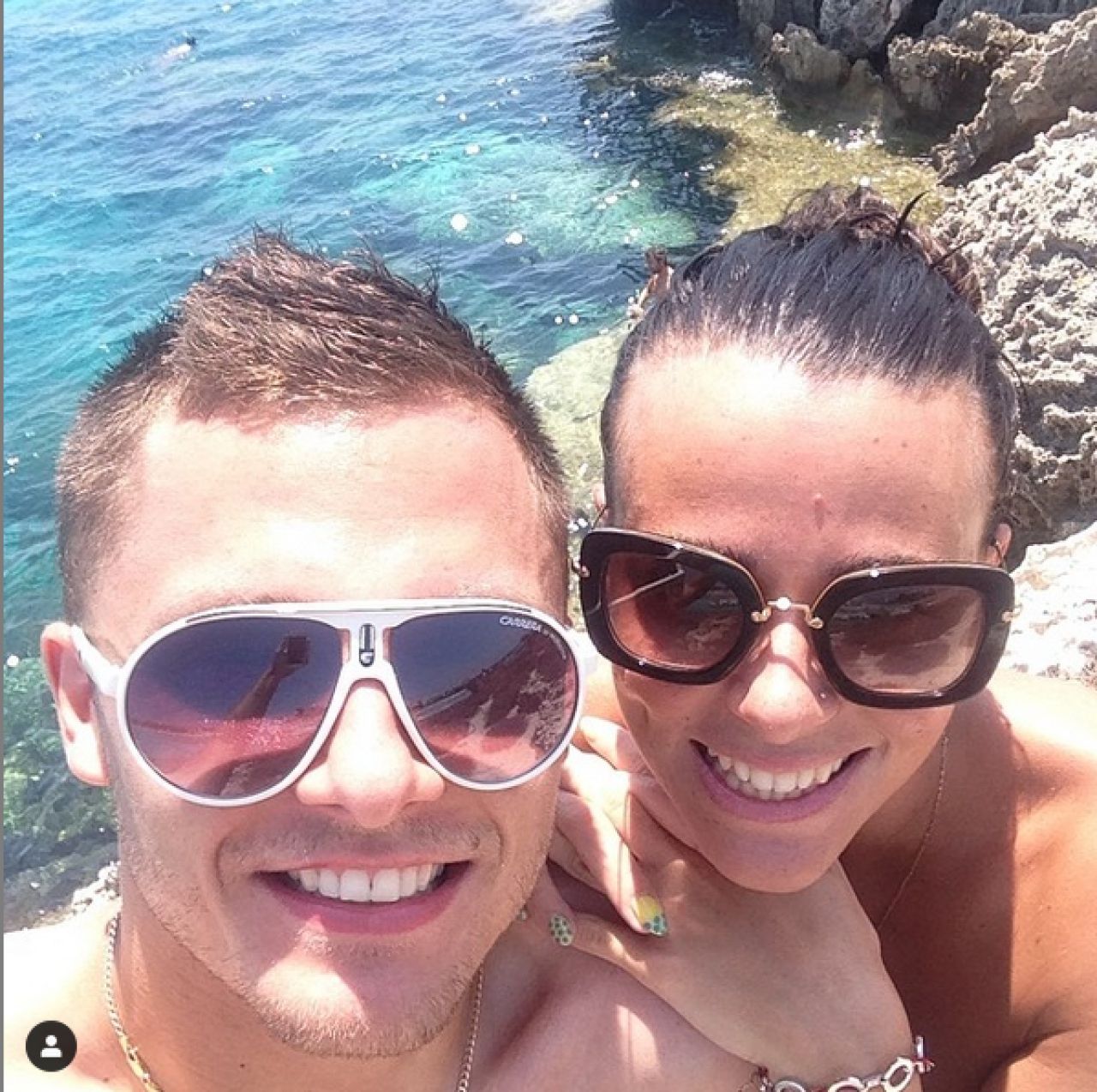 Pentru ea a fugit de la FCSB! N-a rezistat cand l-a chemat acasa! :) Cat de frumoasa e sotia lui Gikiewicz_2