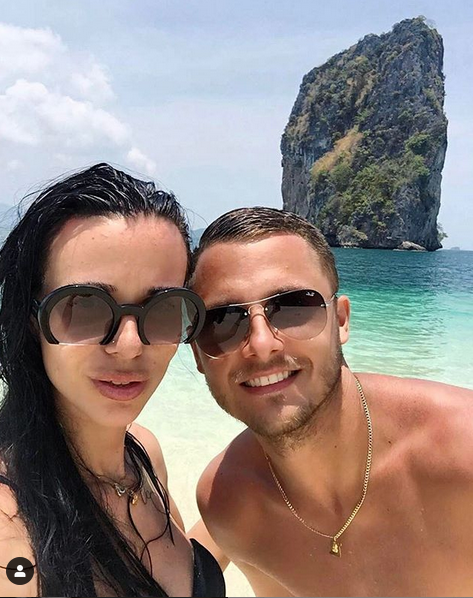 Pentru ea a fugit de la FCSB! N-a rezistat cand l-a chemat acasa! :) Cat de frumoasa e sotia lui Gikiewicz_7