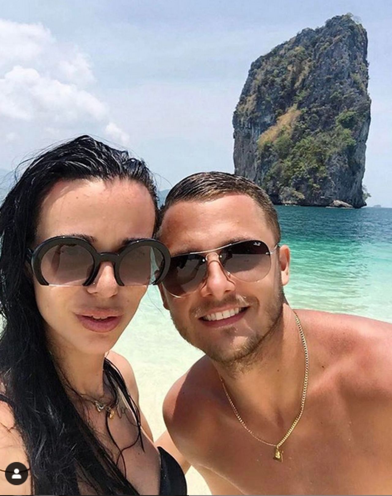 Pentru ea a fugit de la FCSB! N-a rezistat cand l-a chemat acasa! :) Cat de frumoasa e sotia lui Gikiewicz_7
