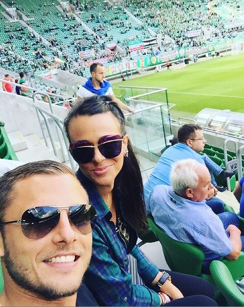 Pentru ea a fugit de la FCSB! N-a rezistat cand l-a chemat acasa! :) Cat de frumoasa e sotia lui Gikiewicz_9