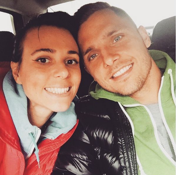 Pentru ea a fugit de la FCSB! N-a rezistat cand l-a chemat acasa! :) Cat de frumoasa e sotia lui Gikiewicz_10