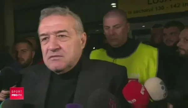 "Sus, sus, sus!" Becali a salutat NATIUNEA FCSB de pe masina! VIDEO: ce s-a intamplat in fata National Arena