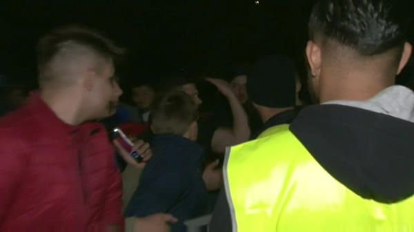 Au luat FOC dupa egalul cu Dinamo! Un suporter s-a luat de Manea in timp ce stelistul facea poze cu fanii! VIDEO