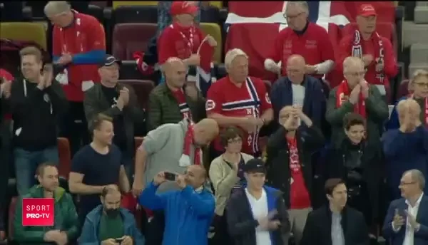 VIDEO EMOTIONANT | Contra, cu ochii in lacrimi! 30.000 de copii au cantat din toata inima "Deasteapta-te, romane!" IMAGINI UNICE