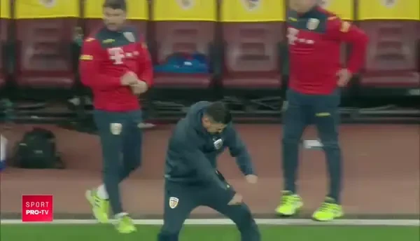 ROMANIA - NORVEGIA 1-1 | COPII, NU FACETI CA EL! Imagini uluitoare cu Cosmin Contra injurandu-l pe George Puscas, dupa ce a ratat penalty-ul VIDEO