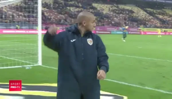 Mitrita a primit cadou o esarfa din partea pustilor veniti de la Craiova