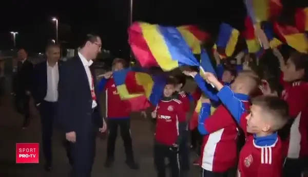 "Ne luati si pe noi sa stam pe banca?!" Faza FABULOASA cu pustii care l-au vazut pe Burleanu! Ce raspuns le-a dat