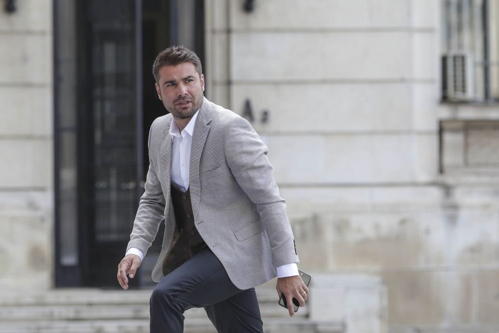 SA VA FIE RUSINEE! Culisele unui COMPLOT? Victor Piturca l-ar fi impiedicat pe Mutu sa il depaseasca pe Hagi: Sa le fie rusine!
