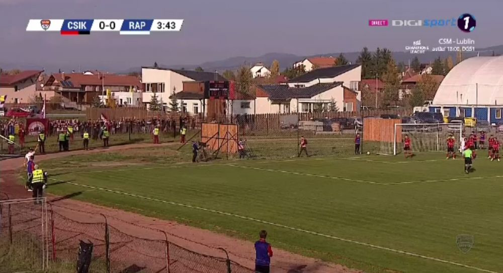 Au venit mai multi si i-au bagat dupa gard! :) De unde au urmarit fanii Rapidului meciul cu Miercurea Ciuc