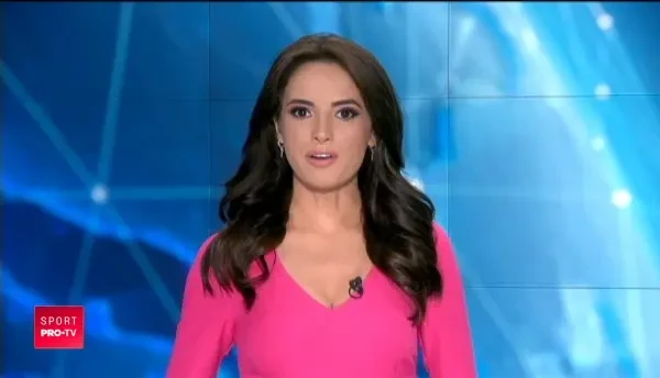 SCENE SOCANTE! Sotul a fost eliminat la baschet, iar sotia il strange de gat pe arbitru VIDEO