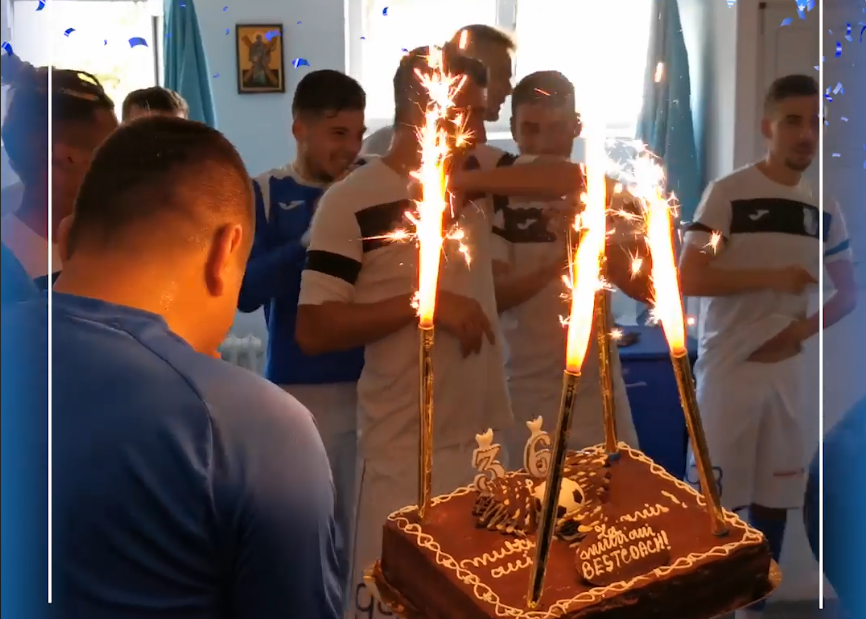 Nu se astepta la asa ceva: ce cadou a primit Zicu in vestiarul Farului de ziua lui