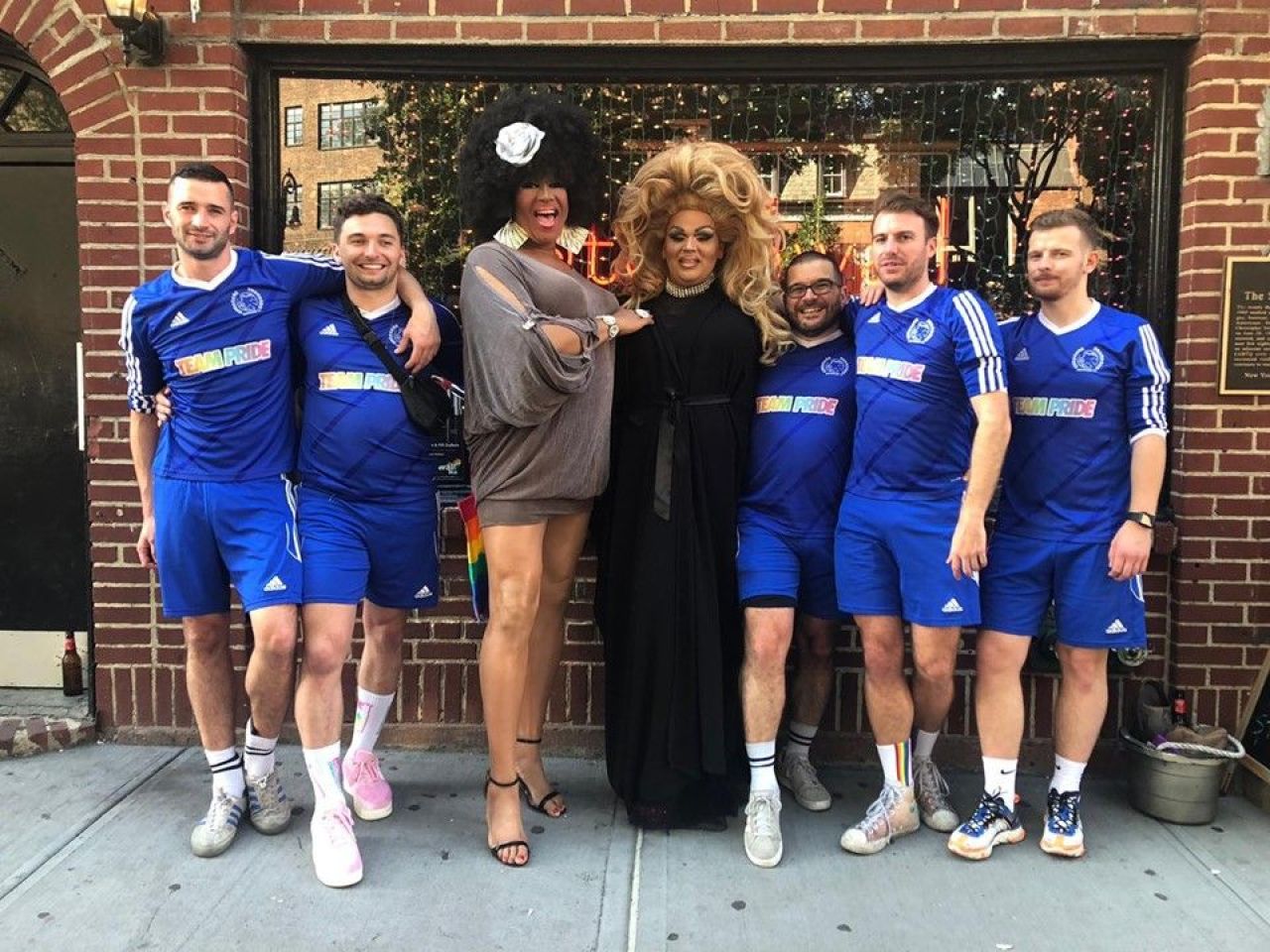 Cel mai de succes club de fotbal LGBT+ din lume vine din Anglia. Acum un an a jucat pe Wembley_1