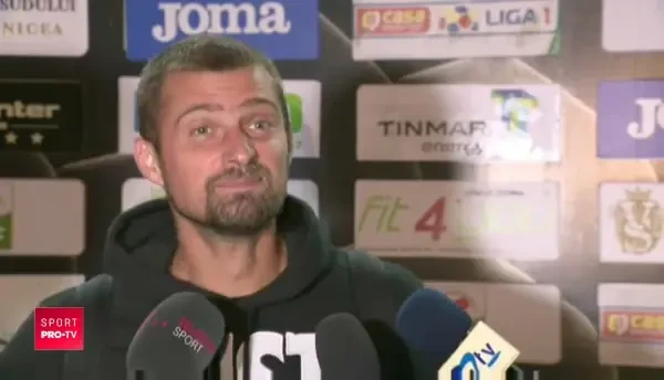 RASPUNS FABULOS al lui Gabi Tamas: Sunt slab :) Fundasul nu a mai fost la nationala de peste un an si nu se astepta sa fie chemat