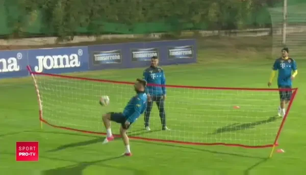 VIDEO | Lasa, am zis lasa! Faza SENZATIONALA cu Budescu la antrenamentul echipei nationale! A facut spectacol la tenis cu piciorul si a inceput sa danseze