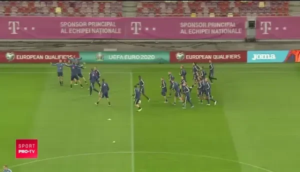 ROMANIA - SUEDIA, VINERI, 21:45, PRO TV | Suedezii, relaxati inaintea meciului cu Romania: au jucat tenis cu piciorul la antrenamentul oficial | VIDEO