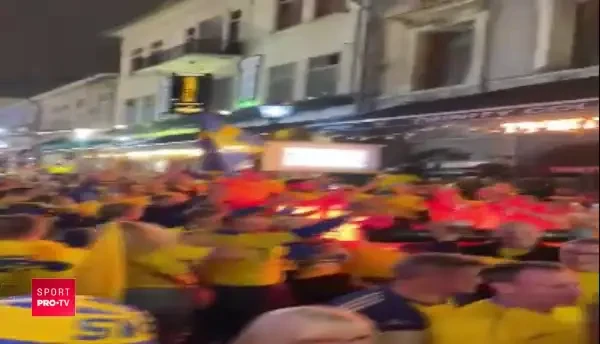 Era atat de beat ca i-au cazut si pantalonii de pe el! Cum a fost surprins un suedez in drum spre stadion