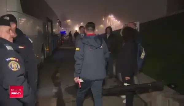 Contra, singur, cu fata cazuta, disparut in ceata! Imaginea DESPARTIRII de nationala! Cum a plecat de la stadion