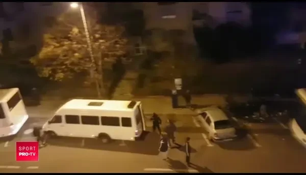 Atentie, IMAGINI DURE! I-au INTINS LA PAMANT dupa ce au facut scandal in centrul orasului! Atentie, imagini DURE