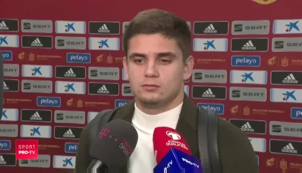 Razvan Marin: "Nu ma asteptam. Nu mi-am dat seama la antrenamente cine va juca." Mijlocasul lui Ajax a fost surprins de deciziile selectionerului