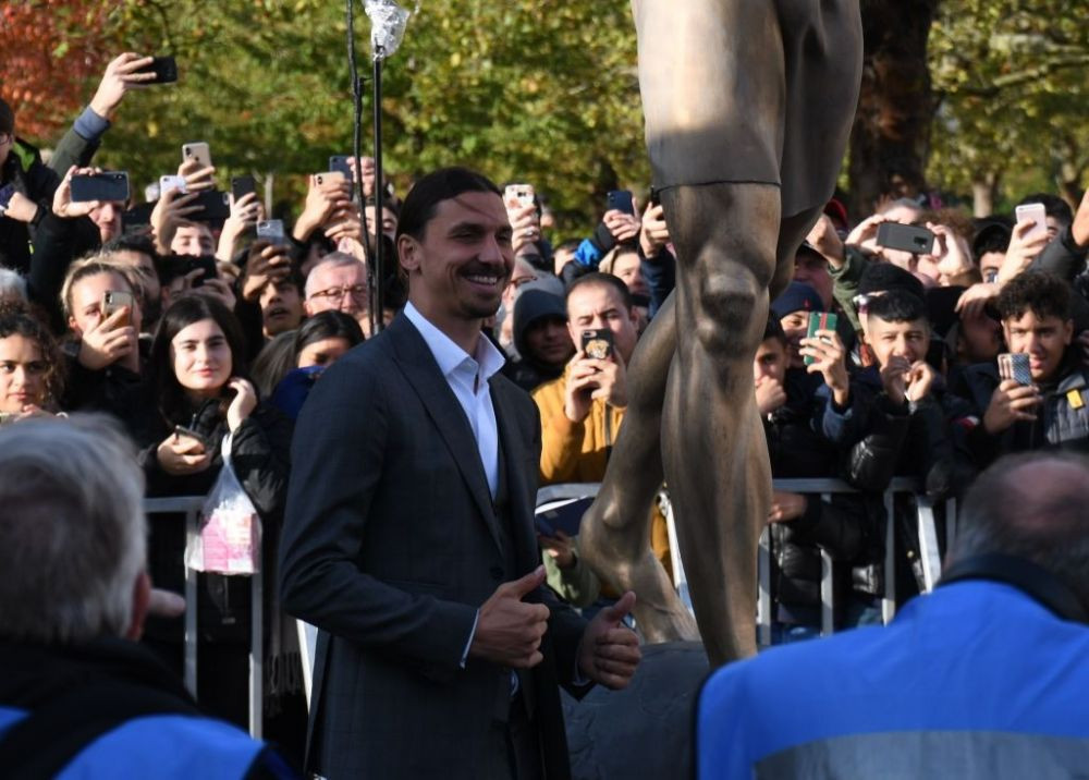 Rasismul la el acasa! TIGAN! I-au distrus statuia lui Ibrahimovic si au lasat un MESAJ pentru el in fata acesteia&nbsp;