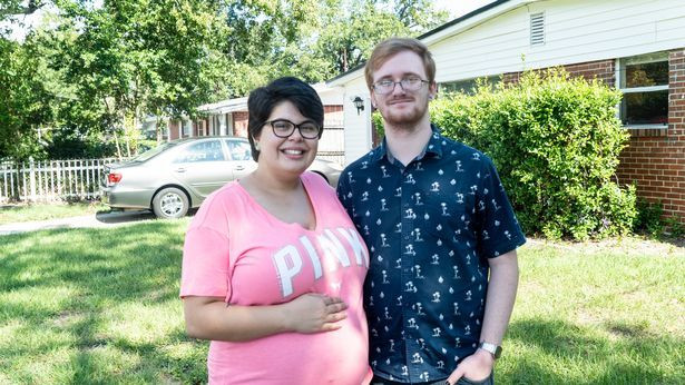 Cum arata femeia care are 4 iubiti in acelasi timp! Traieste cu 3 dintre ei in aceeasi casa si tocmai a ramas insarcinata_3