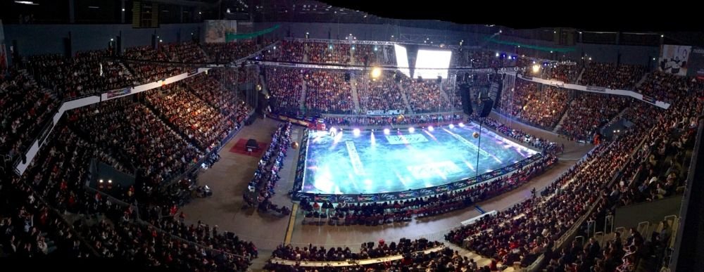 DE TOT RASUL! Campionul olimpic, Evgeni Plushenko a cazut pe gheata de la Cluj si a spart o teava, in timpul unui SHOW FABULOS! Reactia patinatorului: "A fost ca la Fontana din Trevi"