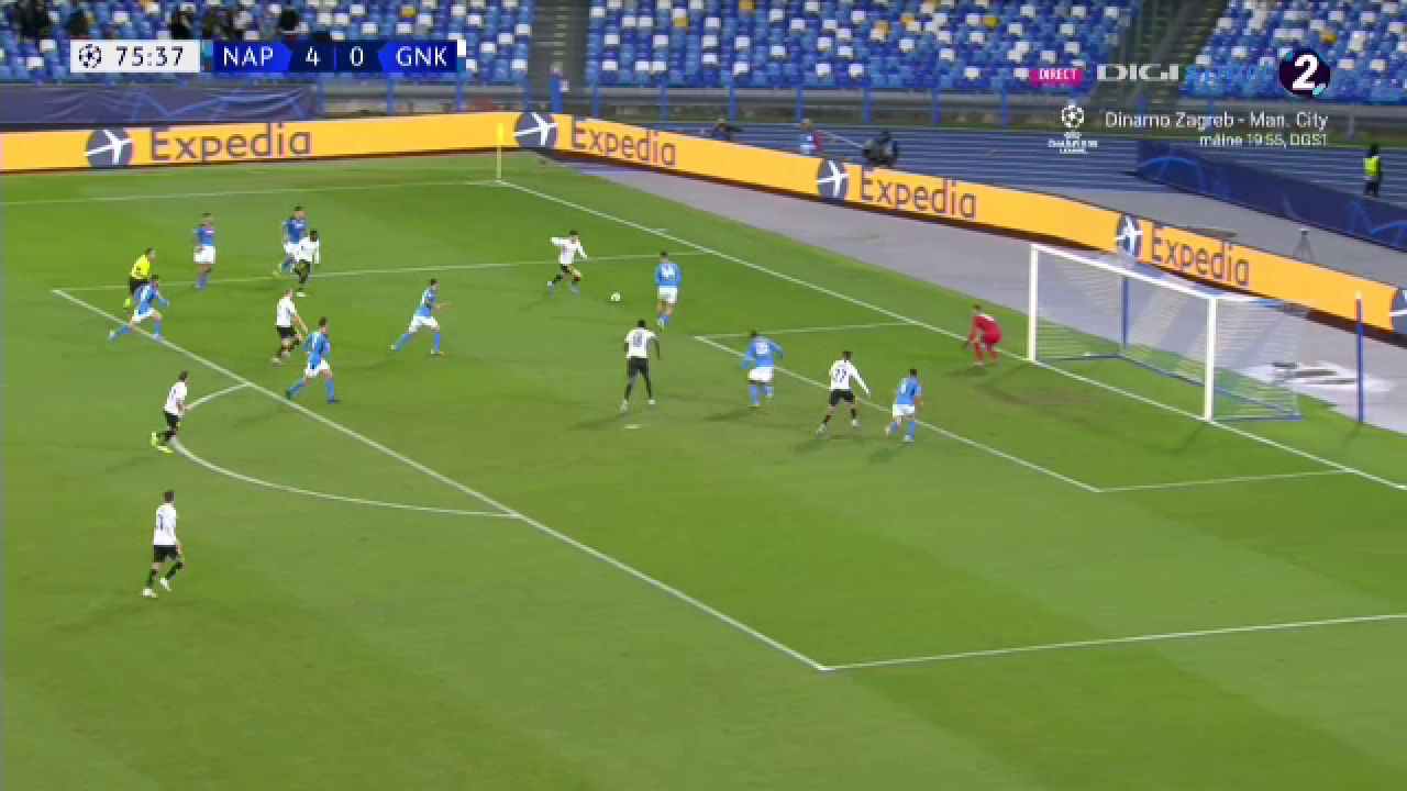 Si-a UMILIT adversarul! Ianis Hagi, faza serii pentru Genk la Napoli! E incredibil ce se intampla dupa ce ii da mingea printre picioare lui Manolas_1