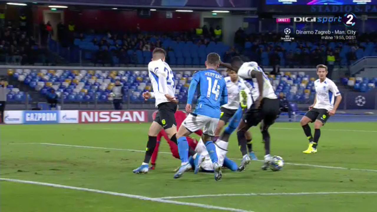 Si-a UMILIT adversarul! Ianis Hagi, faza serii pentru Genk la Napoli! E incredibil ce se intampla dupa ce ii da mingea printre picioare lui Manolas_8