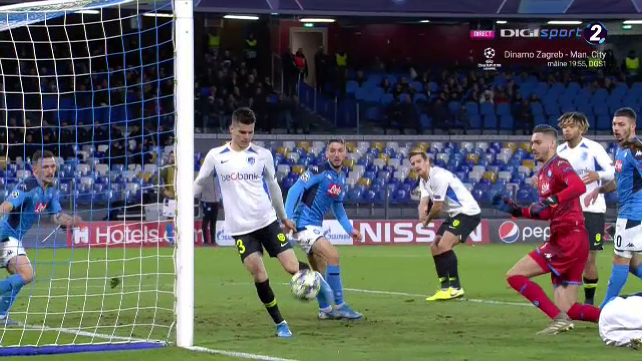 Si-a UMILIT adversarul! Ianis Hagi, faza serii pentru Genk la Napoli! E incredibil ce se intampla dupa ce ii da mingea printre picioare lui Manolas_10
